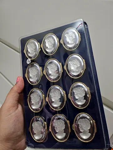 Elegant Vintage Cameo Set Pill / Trinket Case - Timeless Collectibles