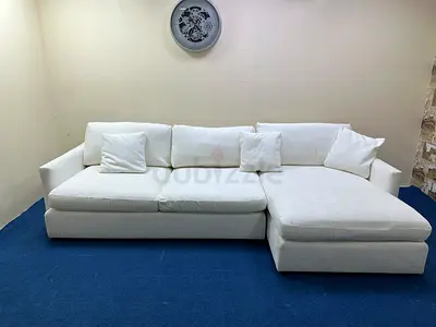 Brand new condition cratebarrel white color lshape sofa