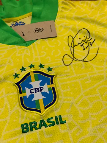 Official Brazil National Team Jersey – Signed by ROMÁRIO! RARE COLLECTOR’S ITEM!
