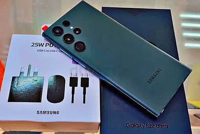 Samsung Galaxy S22 Ultra with 25W Charger - Unleash Your Mobile Experience!