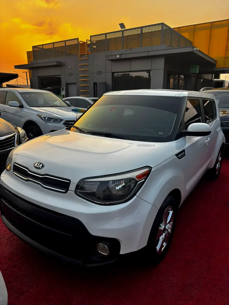 Kia Soul 2018 — photo 1 of 9