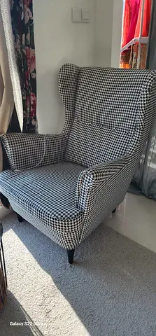 Chic Wingback Chair in Classic Houndstooth Pattern