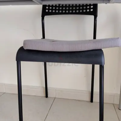 4 Comfortable Black Chairs with Cushioned Seat