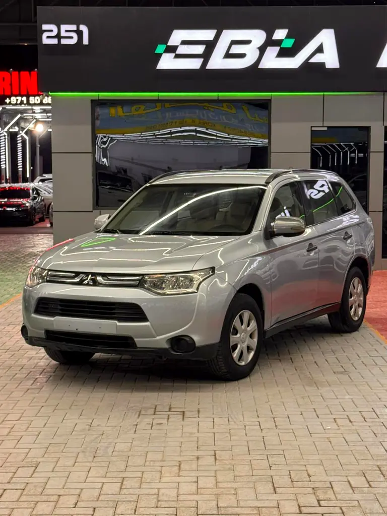 Mitsubishi Outlander 2013 — photo 1 of 9