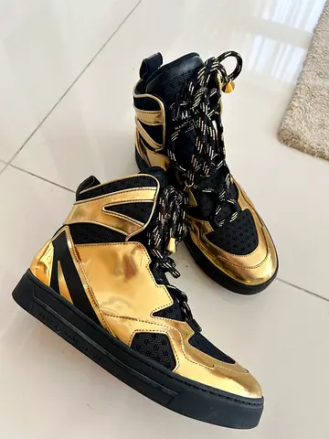 Marc Jacob’s Golden Sneakers new size 37
