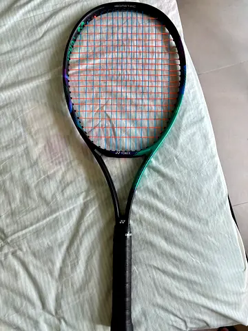 Yonex Vcore Pro 100 (300g) Tennis racquet
