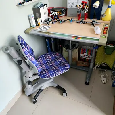 Kids study table and chair