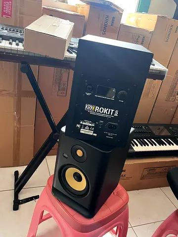 للبيع speaker krk 5 اخوات الجدد سماعات سبيكرات