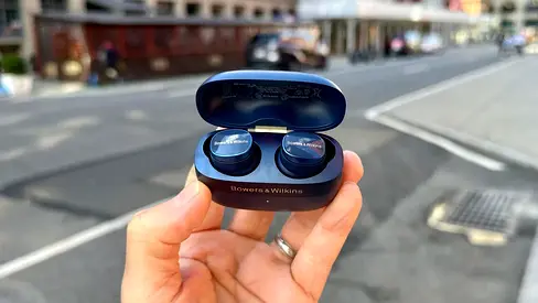 Bowers  Wilkins PI8 Navy Blue color in pristine condition audiophile headphones