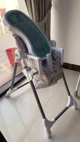 Stylish High Chair for Your Little One - Perfect for Feeding Time!
