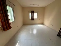 Lavish studio good building near muwailah bus stop rent 20k