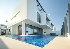 Luxury Villa overlooking sea with private pool