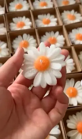 Daisy floating candle