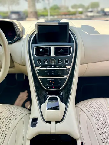 2017 Aston Martin DB11 photo 12