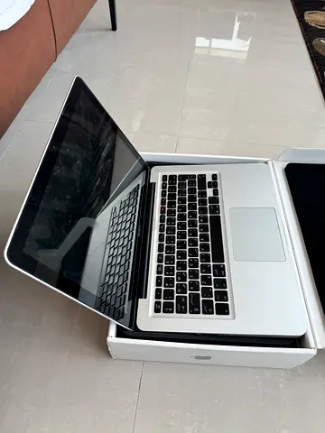 Classic Apple MacBook (13-inch Aluminum Unibody – Steve Jobs Era) | Complete Box Set