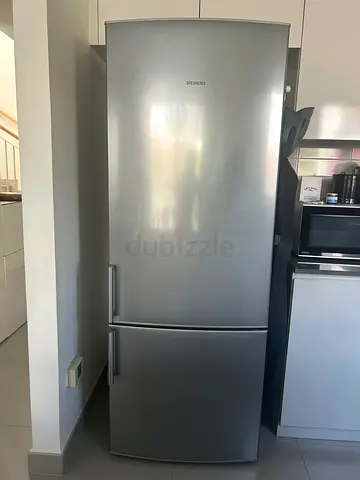 Siemens bottom freezer refrigerator 70cm width 185cm height