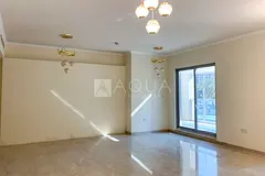 DOWNTOWN DUPLEX | HUGE LAYOUT | PRIVATE GARDEN