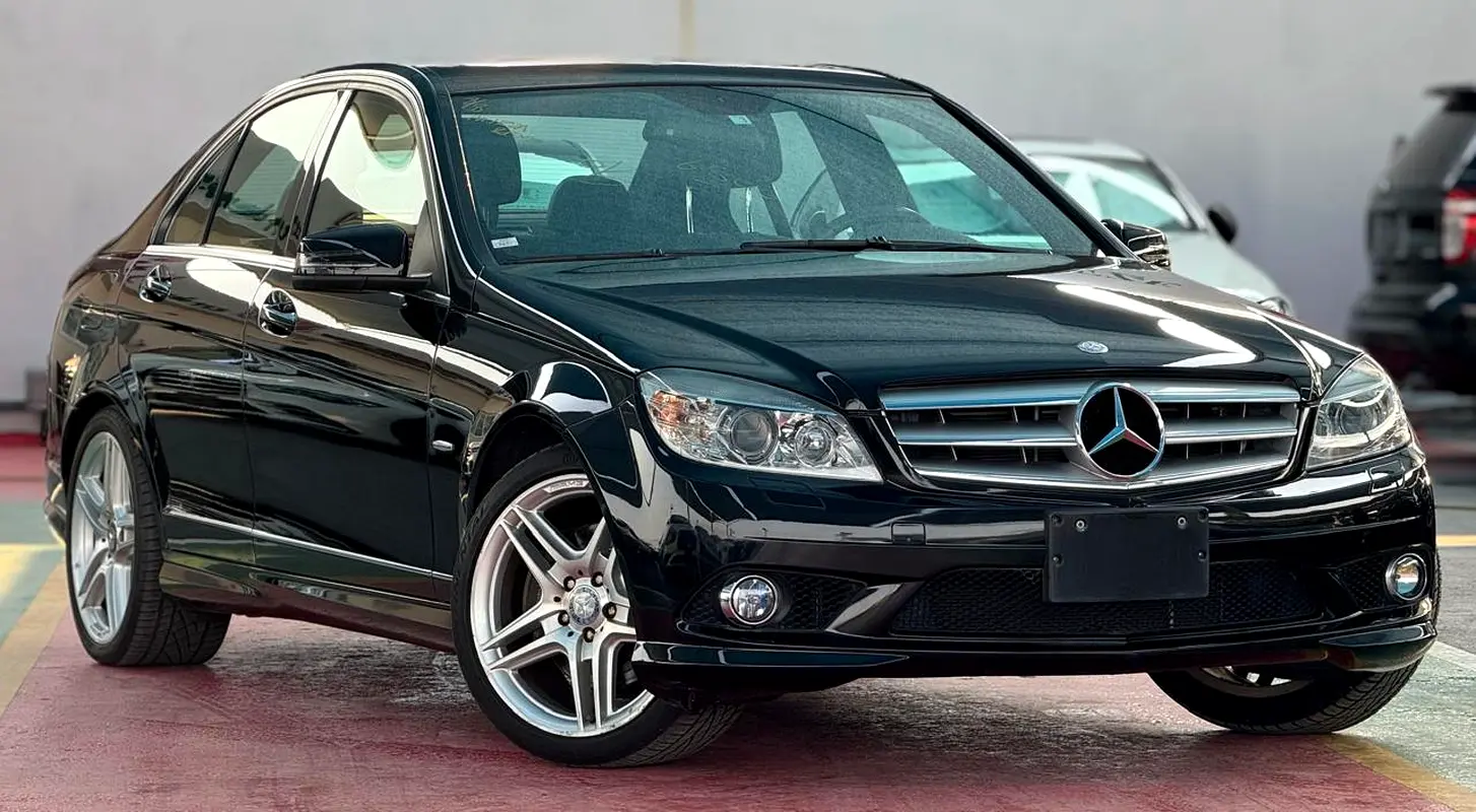 Mercedes-Benz C-Class 2010 — photo 1 of 20