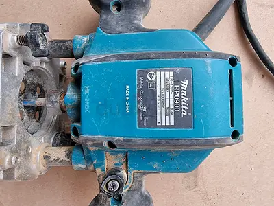 Makita Router 110V RP0900 - 900W