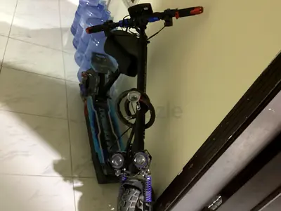 E10 electric scooter with built in seat