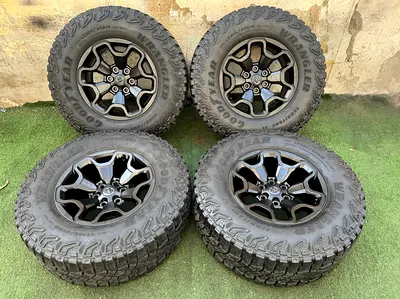 Genuine Ram TRX 18” whees + 325/65R18 Territory
