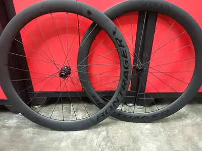 Road bike wheel set