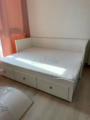 IKEA Stylish White Daybed with Storage Drawers