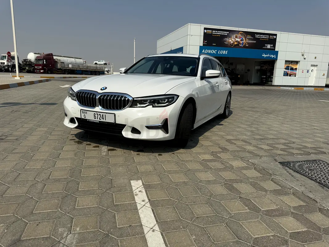 320i