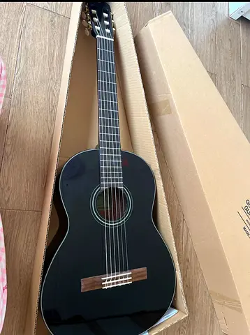 Beautiful Black Acoustic Guitar in Great Condition