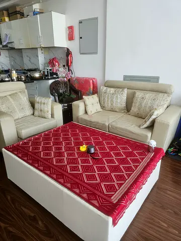 Sofa Set 5 Seater with table and cushions