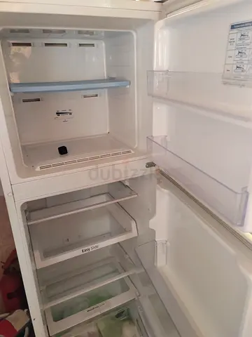 Spacious and Efficient Refrigerator for Sale - Perfect for Your Kitchen!