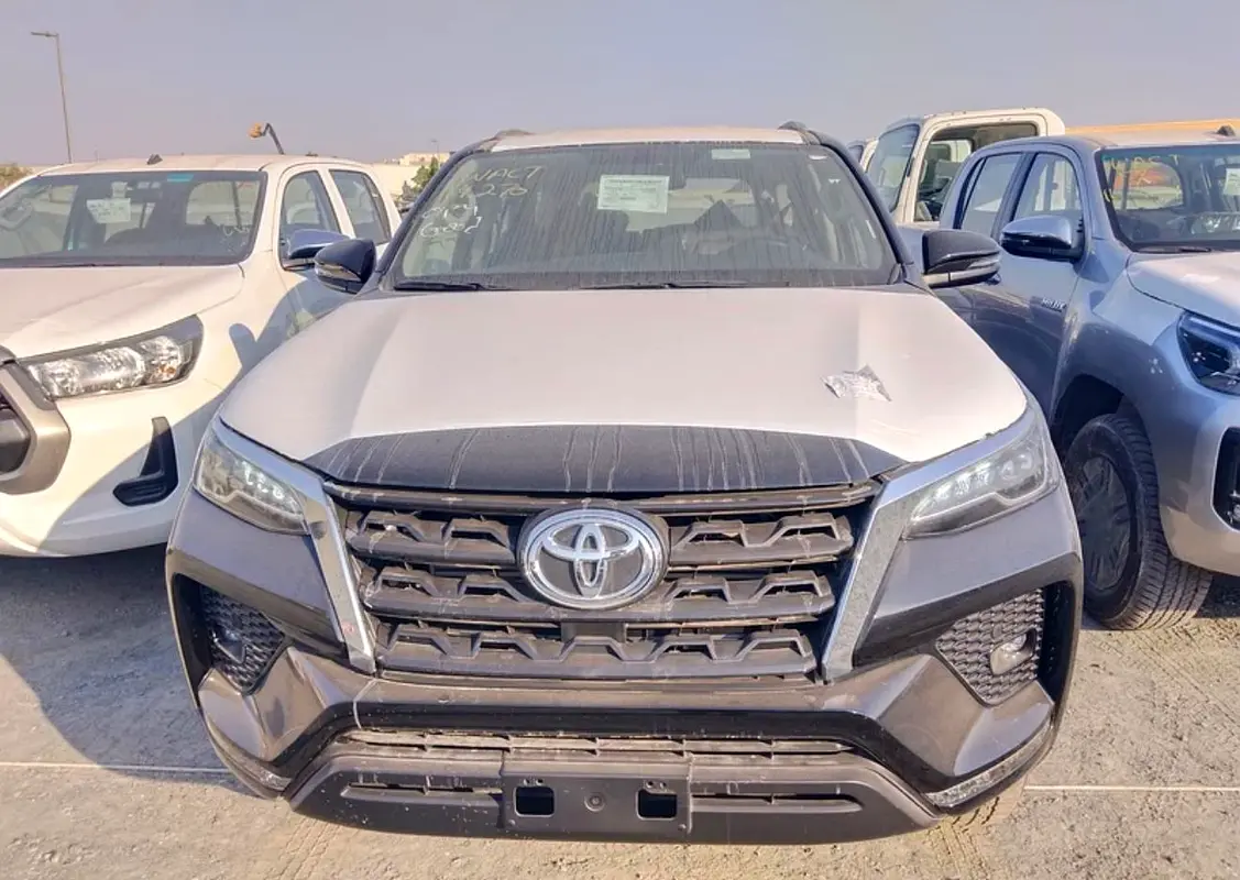 Toyota Fortuner 2025 — photo 1 of 9