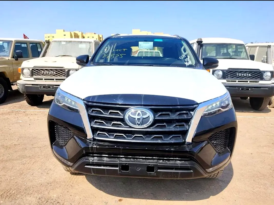 Toyota Fortuner 2025 — photo 1 of 12