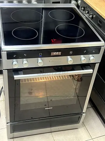 Siemens brand new model cooker size 60/60cm