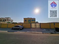 Corner villa for rent, 6 bedrooms, majlis, 2 living rooms, maid's room, and garden inside the vi