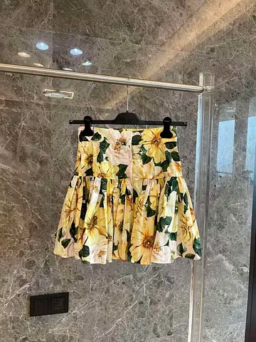 Original Dolce Gabanna  Floral Print Skirt - Perfect for Any Occasion!