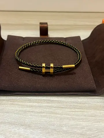 اسوارة من هدايا هيرمز