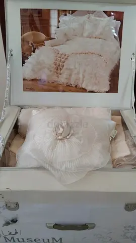 Elegant Designer Bedding Set with Accessories MuseuM Brand مفرش سرير مزدوج