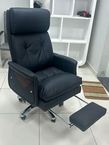 Stylish Black Reclining Office Chair with Footrest