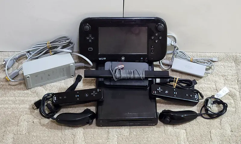 Wii U with controllers, loaded 160 Wii games and Free store for