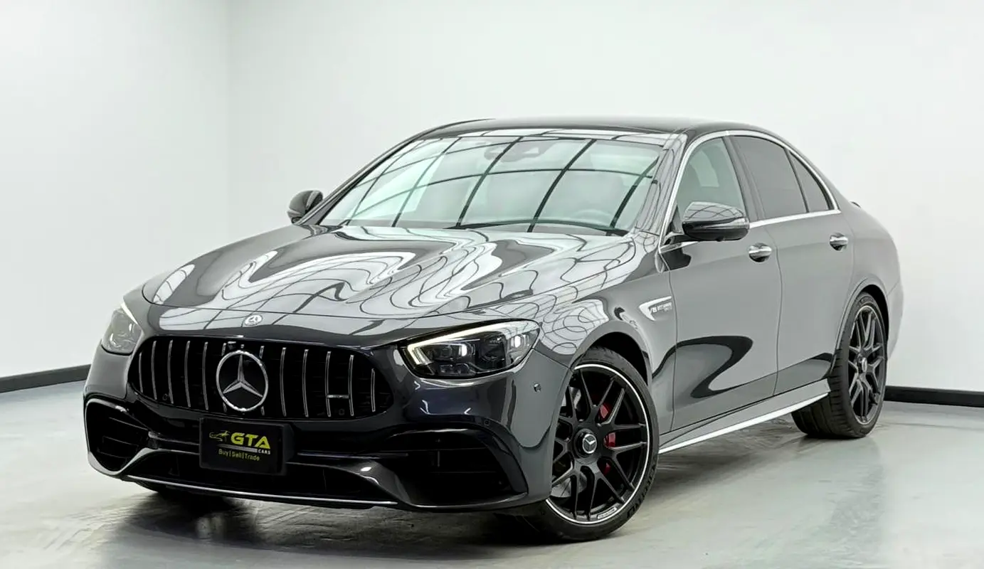Mercedes-Benz E-Class 2022 — photo 1 of 17