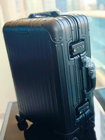 Suitcase aluminum