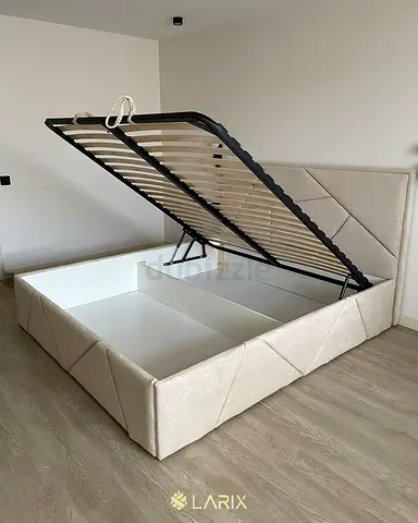 Elegant and comfort Storage Bed with Lift-Up Base