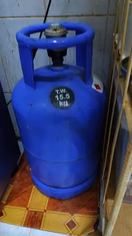 Blue Cylinder with full gas for Sale - 16.5 Kg adnoc