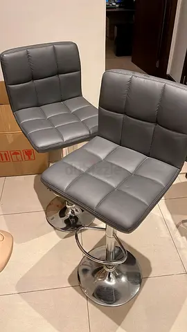 2 Bar Seats perfect for kitchen and bar