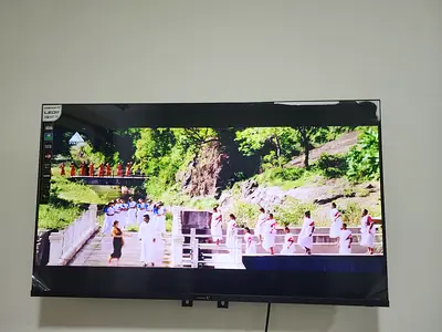 Stunning 40-inch LED TV for Sale - Immerse Yourself in Entertainment!