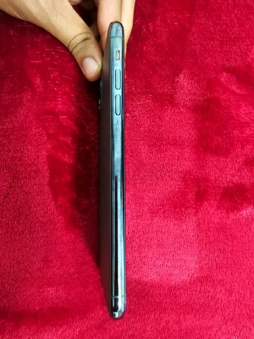 Sleek and Stylish Mobile Phone for Sale!