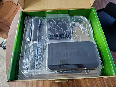 Shure Wireless Microphone System - Excellent Condition