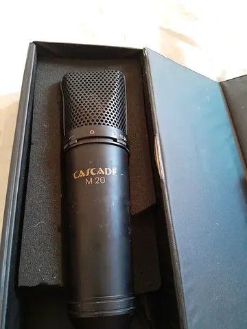 Cascade M20 condenser microphone / pedalboard with power supply.