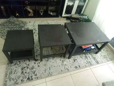 طاولات من ايكيا